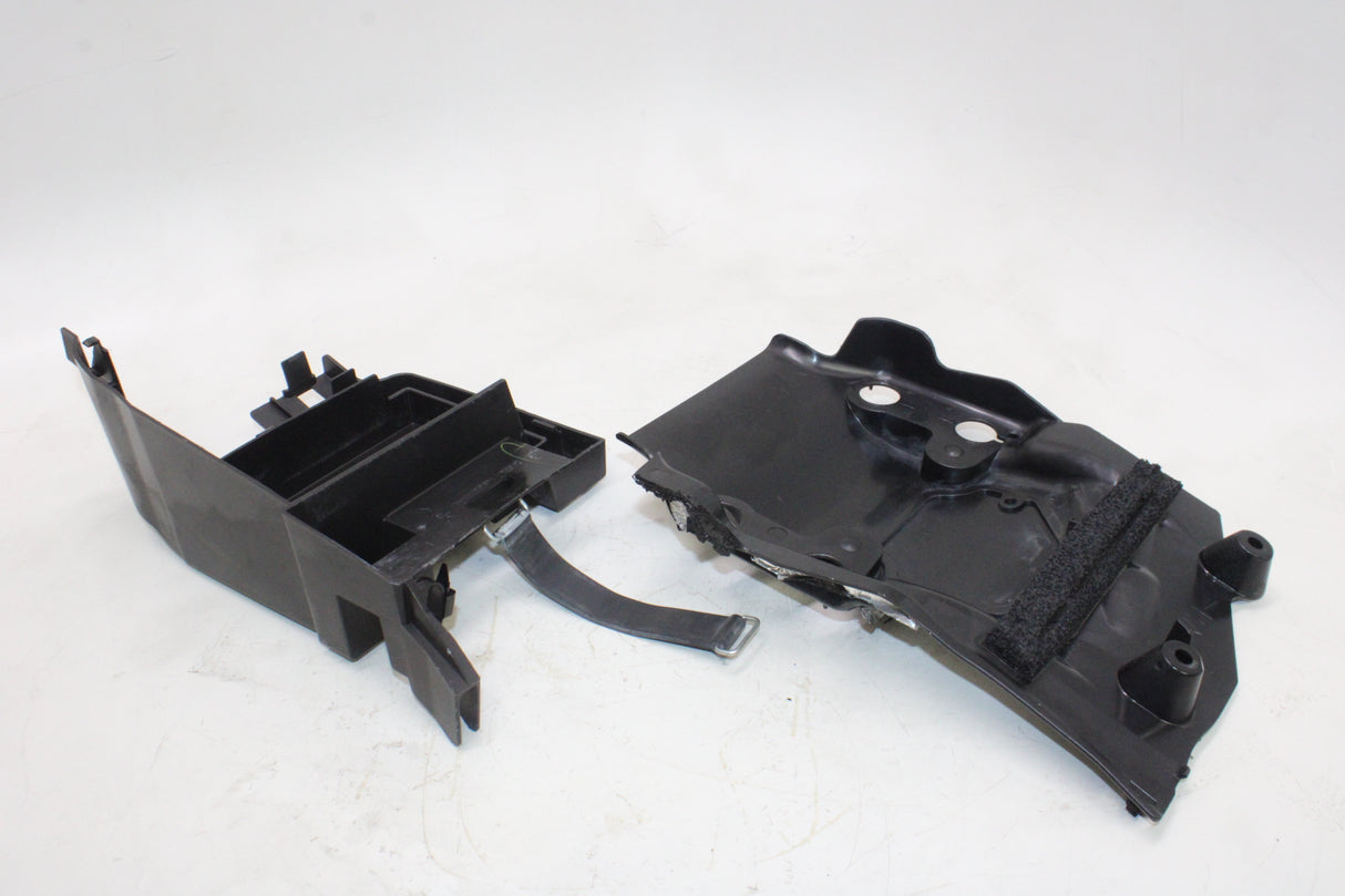 2009 Yamaha YZF R1 OEM REAR BACK TAIL UNDERTAIL BATTERY TRAY PLASTIC PAIR