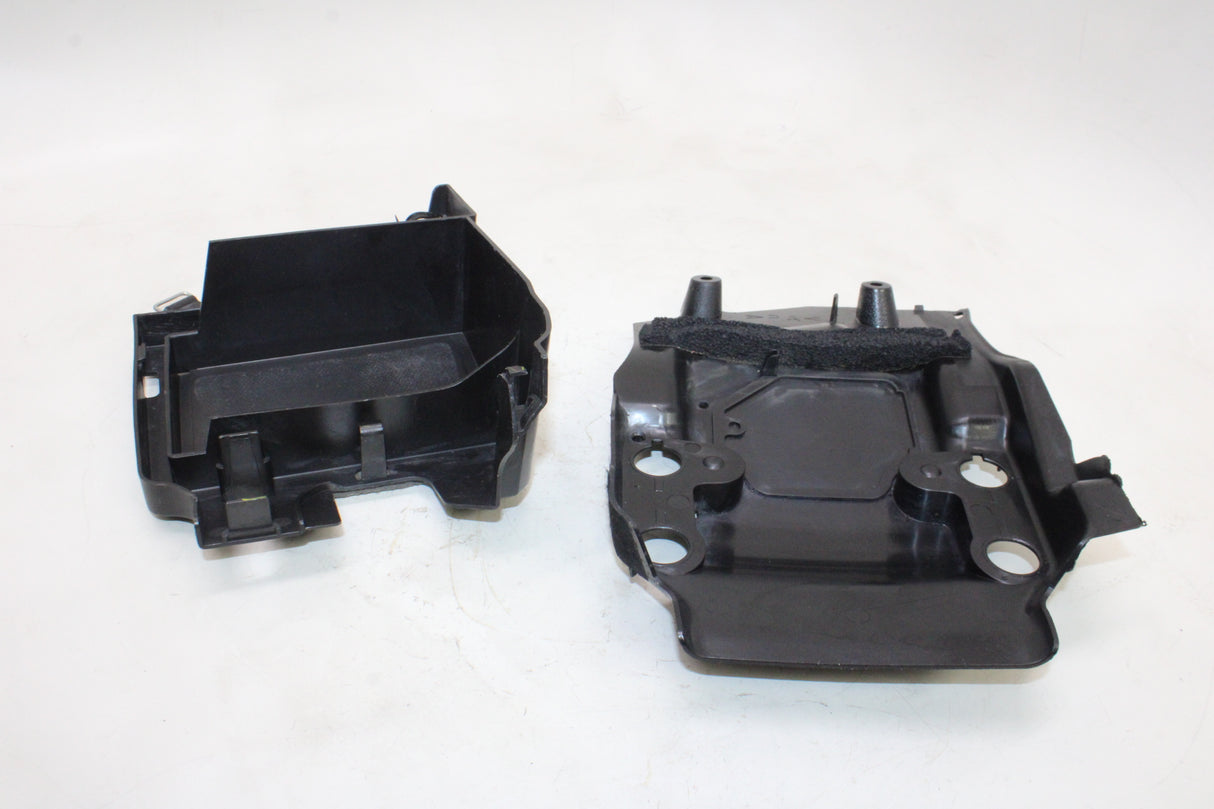 2009 Yamaha YZF R1 OEM REAR BACK TAIL UNDERTAIL BATTERY TRAY PLASTIC PAIR