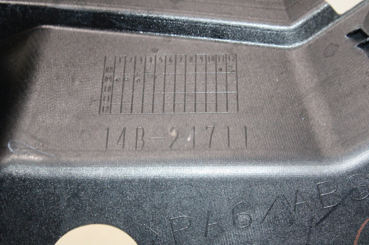 2009 Yamaha YZF R1 OEM CENTER REAR BACK TAIL FAIRING COWL