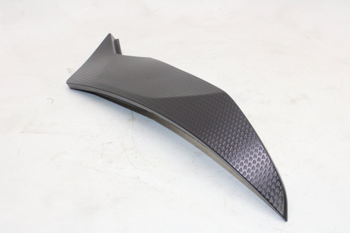 2009 Yamaha YZF R1 OEM RIGHT GAS TANK FUEL CELL PANEL COVER TRIM COWL