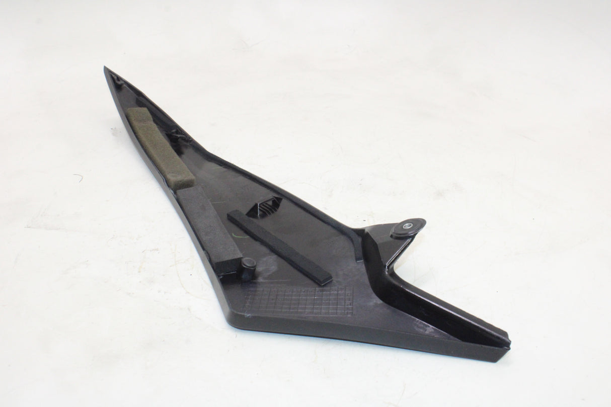 2009 Yamaha YZF R1 OEM RIGHT GAS TANK FUEL CELL PANEL COVER TRIM COWL