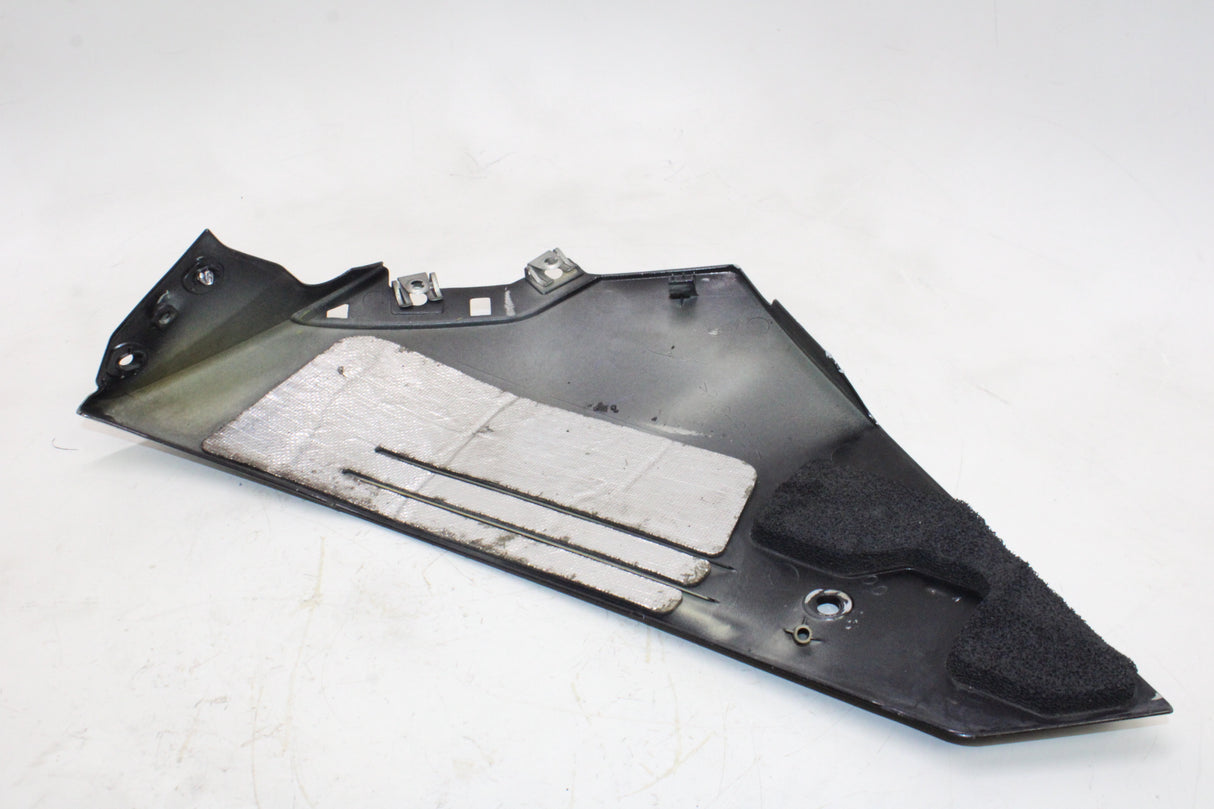 2009 Yamaha YZF R1 OEM RIGHT LOWER BOTTOM BELLY FAIRING COWL