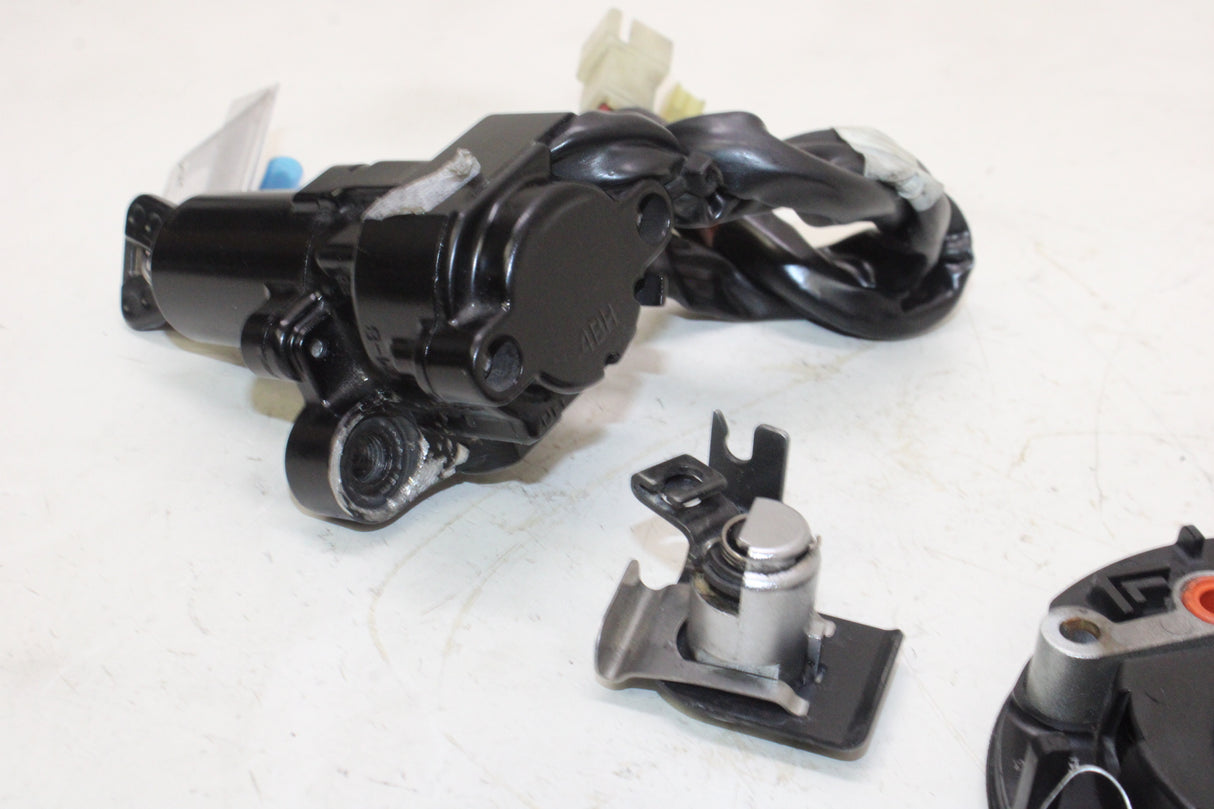 2009 Yamaha YZF R1 OEM IGNITION LOCK SET W/ GAS CAP AND SEAT LOCK !w Key!