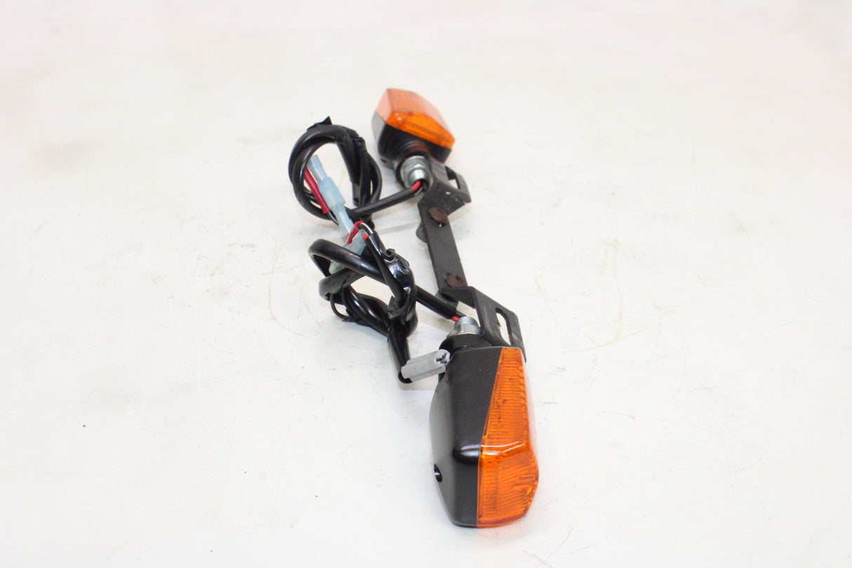 2009 Yamaha YZF R1 REAR LEFT RIGHT TURN SIGNALS LIGHT INDICATORS W BRACKET