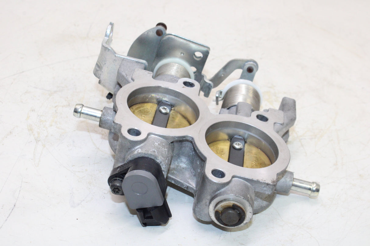 2009 Victory Vegas OEM MAIN FUEL INJECTORS / THROTTLE BODIES