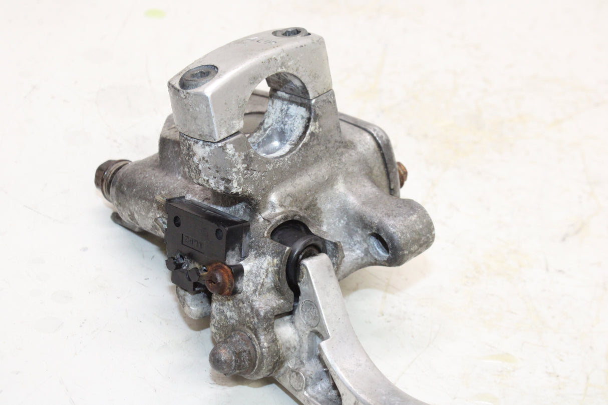 2004 Honda VTX1300C OEM FRONT BRAKE MASTER CYLINDER W/ LEVER