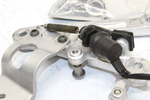03-05 Yamaha Yzf R6 Left Rearset Rear Set Driver Foot PEG Bracket Mount OEM