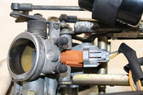 2004 Suzuki Sv650s Main Fuel Injectors / Throttle Bodies