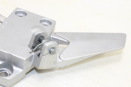 2003-05 Yamaha Fjr1300a Abs Right Driver Foot Peg Bracket Mount OEM