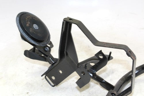 2011 Yamaha Zuma 125 Yw125 Upper Fairing Mirror Gauges Stay Bracket