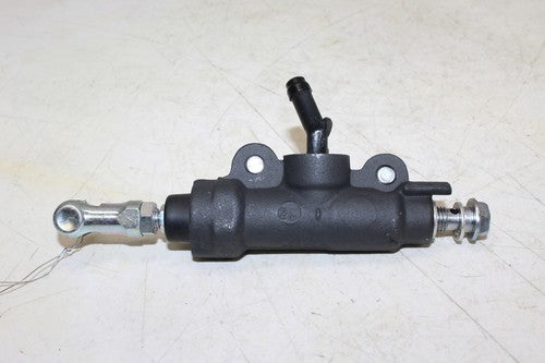 22 Kawasaki Ninja Zx-10r Rear Back Brake Master Cylinder With Reservoir