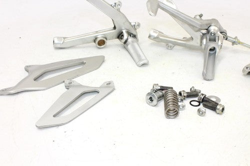 21 Yamaha R1 Front Foot Rests Pegs Steps Set Pair