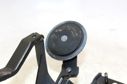 2011 Yamaha Zuma 125 Yw125 Upper Fairing Mirror Gauges Stay Bracket