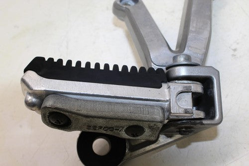 2003 Suzuki Gsxr600 Rear Back Passenger Peg Set Pair
