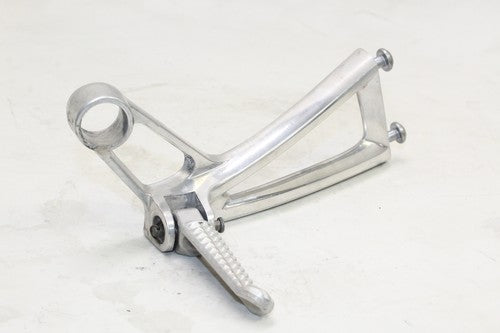 2003-05 Yamaha Yzf R6 Right Rear Back Passenger Peg 5sl-27440-01-00 OEM