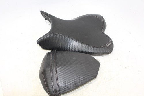 2009 Yamaha Yzf R1 Front Drivers Seat Pad Saddle Rear Seat