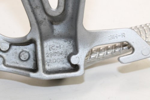 2007-08 Suzuki Gsxr1000 Right Rear Passanger Set Foot Peg Rest Stop OEM