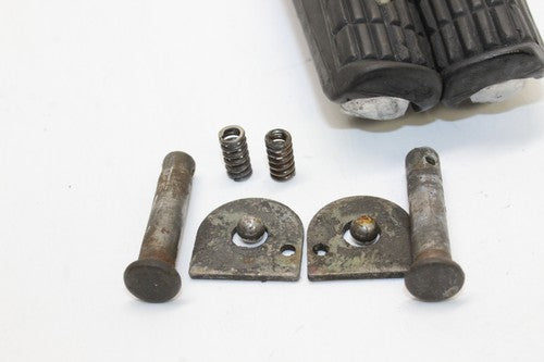 1992-1998 Yamaha Xj600s Rear Back Passenger Peg Set Pair OEM