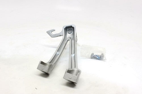 2006-2007 Suzuki Gsxr600 Right Rear Back Passenger Peg Pair OEM
