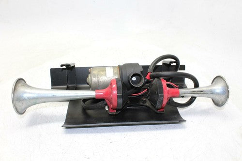 1983-1984 Kawasaki Voyager 1300 Zn1300a Air Horns