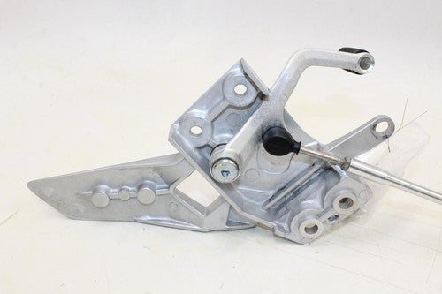 2003-05 Yamaha Fjr1300a Abs Right Driver Foot Peg Bracket Mount OEM