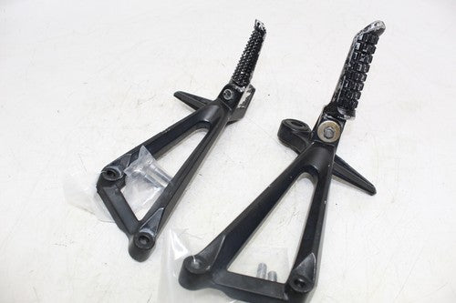 2018 Yamaha Yzf-r3 Rear Back Passenger Peg Set Pair