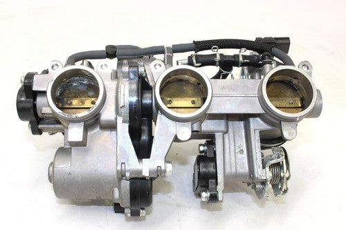 (14-16) 2016 Yamaha Fz09 Main Fuel Injectors OEM