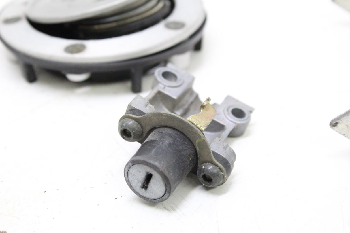 2007 Yamaha YZF R6S OEM IGNITION LOCK SET W/ GAS CAP SEAT LOCK !no Key!