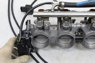 06-07 SUZUKI GSXR 600 OEM MAIN FUEL INJECTORS / THROTTLE BODIES
