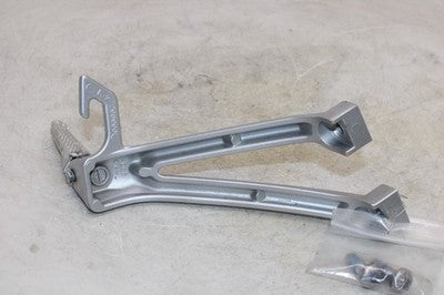 06-07 SUZUKI GSXR 750 OEM LEFT REAR BACK PASSENGER PEG