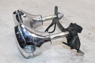 2008 YAMAHA V STAR 1100 XVS1100 CUSTOM OEM HANDLEBAR CLAMP MOUNT