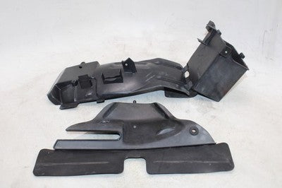 1996 Yamaha FZR600R OEM REAR BACK TAIL UNDERTAIL BATTERY TRAY PLASTIC W FENDER