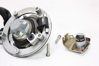 2005 Suzuki GSXR600 OEM IGNITION LOCK SET W/ GAS CAP AND SEAT LOCK !WITH KEY!