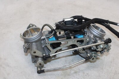 14-15 SUZUKI VSTROM 1000 DL1000A ABS OEM MAIN FUEL INJECTORS / THROTTLE BODIES