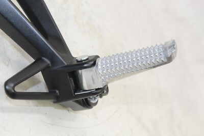 17-24 YAMAHA YZF R3 OEM RIGHT REAR BACK PASSENGER PEG
