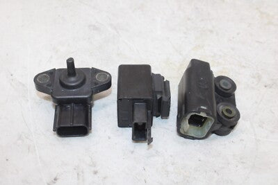 98-06 YAMAHA YZF R1 OEM TURN SIGNAL BLINKER RELAY SWITCH W TIP AND MAP SENSOR
