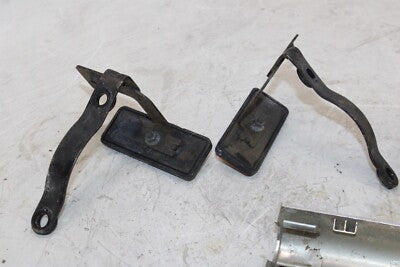 2004 YAMAHA V STAR 1100 XVS1100 OEM REFLECTOR BRACKETS MOUNTS MISC