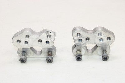 06-09 SUZUKI GSXR 600 OEM FRONT FOOT PEG MOUNT PAIR