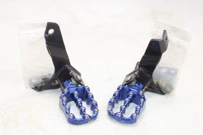 2003 BMW F650GS DAKAR FRONT FOOT RESTS PEGS STEPS SET PAIR FASTWAY