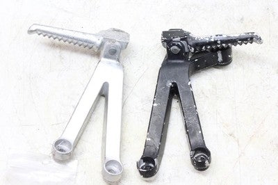 00-01 HONDA CBR929RR OEM REAR BACK PASSENGER PEG SET PAIR