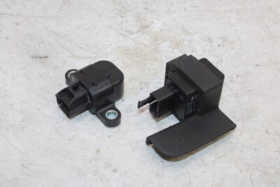 15-18 YAMAHA SR400 OEM TURN SIGNAL BLINKER RELAY FLASHER SWITCH