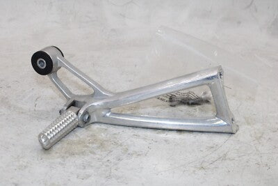 2004 YAMAHA YZF R6 OEM RIGHT REAR BACK PASSENGER PEG