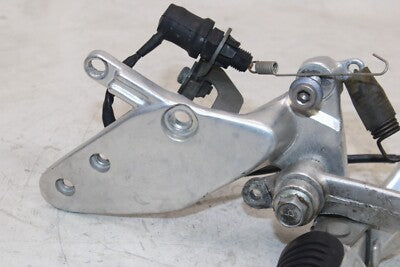 1997 YAMAHA YZF1000R OEM RIGHT REARSET REAR SET DRIVER FOOT PEG REST STOP