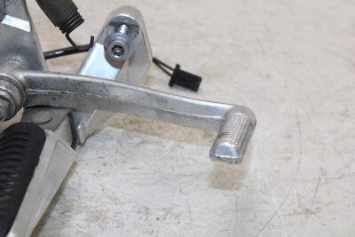 1997 YAMAHA YZF1000R OEM RIGHT REARSET REAR SET DRIVER FOOT PEG REST STOP