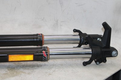 2018 HUSQVARNA SVARTPILEN 401 OEM COMPLETE FRONT END FORKS TRIPLE TREE