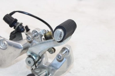 95-07 YAMAHA YZF600R OEM RIGHT REARSET DRIVER FOOT PEG REST STOP W PEDAL