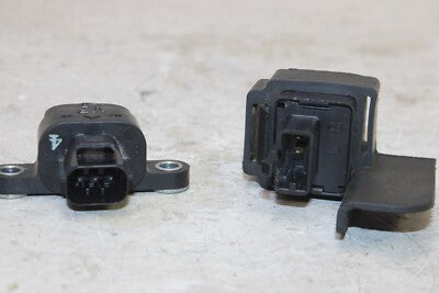 15-18 YAMAHA SR400 OEM TURN SIGNAL BLINKER RELAY FLASHER SWITCH