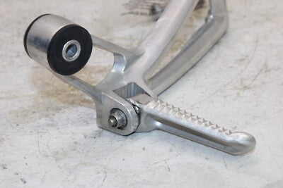 2004 YAMAHA YZF R6 OEM RIGHT REAR BACK PASSENGER PEG