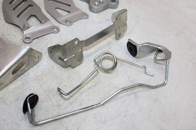06-07 SUZUKI GSXR 750 OEM MOUNTING BRACKETS MOUNTS CHROME COVERS