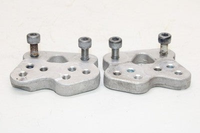 06-09 SUZUKI GSXR 600 OEM FRONT FOOT PEG MOUNT PAIR